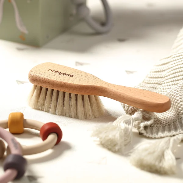 BABYONO Brosse avec poils naturels