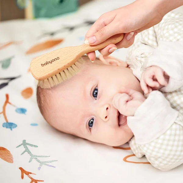 BABYONO Brosse avec poils naturels